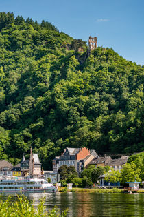 Mosel bei Trarbach mit Grevenburg von Erhard Hess