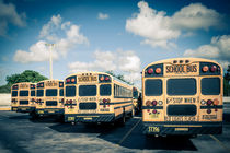 yellow schoolbus von Ruby Lindholm
