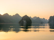 Sunset in Cat Bah by axel haudiquet