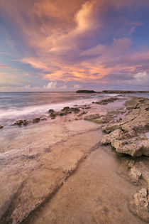 Rocky coast on the island of Curaçao at sunset von Sara Winter