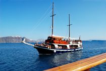 The boat trip around the Cyclades. Greece von Yuri Hope