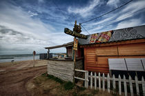 No beer in wintertime at Cabo Diablo - house in front of many clouds von Diana C. Bernardi