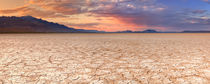 Cracked earth in remote Alvord Desert, Oregon, USA at sunset von Sara Winter