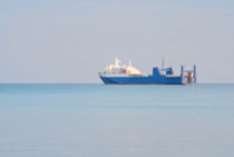 Cargo ship, blur abstract background von Serhii Zhukovskyi