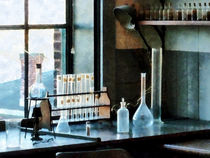 Glassware In Lab von Susan Savad