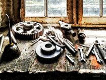 Gears and Wrenches in Machine Shop von Susan Savad