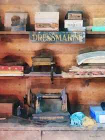 Dressmaking Supplies and Sewing Machine von Susan Savad