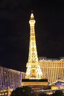 Der Glamour des Eifelturms Paris in Las Vegas bei Nacht von ann-foto