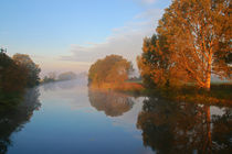 Erstes Sonnenlicht am Fluss von Bernhard Kaiser