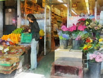 Buying Fresh Fruit von Susan Savad