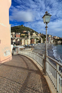 beach and promenade in Sori von Antonio Scarpi