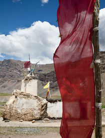 Buddhist Himalayan stupa  von studio-octavio