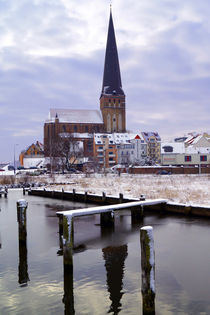 Petrikirche in Rostock an der Warnow im Winter von Sabine Radtke
