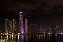 Panama city skyline at night von ebjofrie