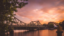 Glienicker Brücke im Sonnenuntergang by Franziska Mohr