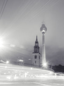 Fernsehturm im Nebel s/w by Franziska Mohr