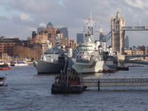 Warships On The Thames von Malcolm Snook