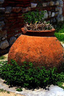 storage pot by Bill Covington