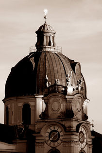 Kollegienkirche Salzburg in der Abenddämmerung by lizcollet