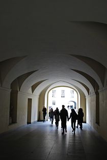 people walking by in Prague... 1 von loewenherz-artwork