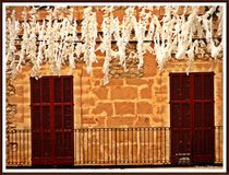 ~Paper Garland & Red Shutters ~ von Sandra  Vollmann