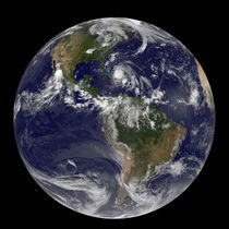 Full Earth with Hurricane Irene over the Bahamas. von Stocktrek Images