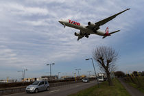 Tam Boeing 777 Heathrow Airport by David Pyatt