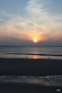 Sonnenuntergang am Meer ... Sylt ... Strand, blau by Edeltraut K.  Schlichting