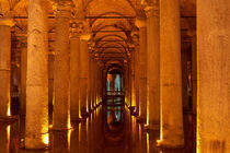 Säulengang in unterirdischer Zisterne by cfederle