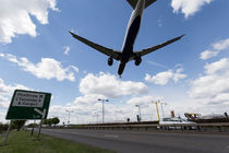 British Airways Landing at Heathrow by David Pyatt