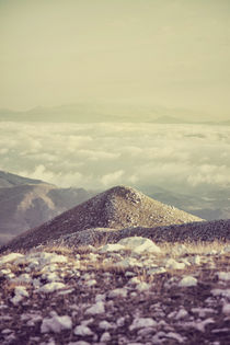 Mountains in the background IV von Salvatore Russolillo