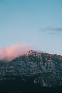 Mountains in the background  VI von Salvatore Russolillo