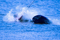 Kitesurfing in Blue 1 von Marc Heiligenstein