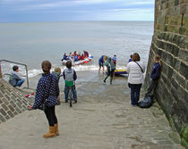 Launching The Boats von Rod Johnson