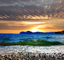 Clouds over the sea at sunset von Yuri Hope