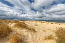 Strand mit Wolkenhimmel auf Sylt by Annett Mirsberger