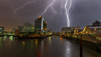 Blitz am Spiegel Hamburg Unwetter gewitter von Dennis Stracke