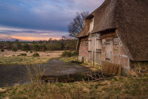 Schafstall in der Lüneburger Heide I - Fotografie von elbvue von elbvue