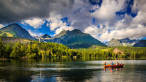 Floating boats on the Strbske Pleso lake von Zoltan Duray