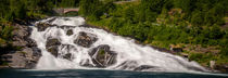 Waiting for the ferry to Geirangerfjord von consen