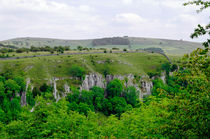 Across Cressbrook Dale to Ravens Crag von Rod Johnson