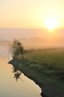 Morgen mit Sonne, Wolken und Nebel by Bernhard Kaiser