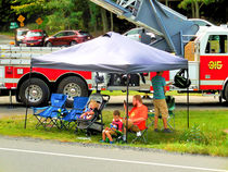 People gathered along the road with their lawn chairs von lanjee chee