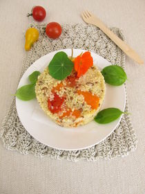 Hirse Türmchen mit Tomaten, Karotten und Kräutern von Heike Rau