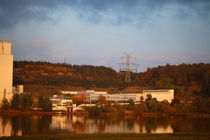 Herbstspiegelung an der Elbe 4 von Simone Marsig