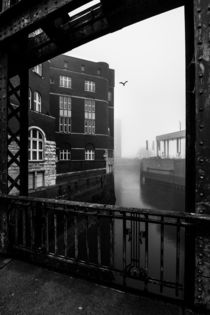 Hamburg Speicherstadt im Nebel III von elbvue von elbvue