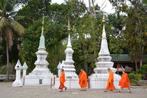 Mönche in Laos by Anita Pescosta