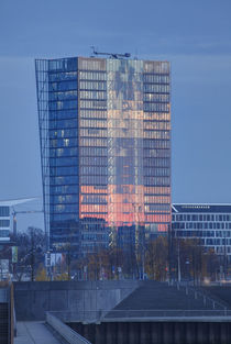  Weser-Tower in der Bremer  Ueberseestadt bei Abenddaemmerung von Torsten Krüger