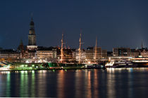 Michel und Rickmer Rickmers bei Nacht von Borg Enders