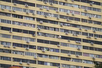 Air conditioner at a skyscraper in Singapore von stephiii